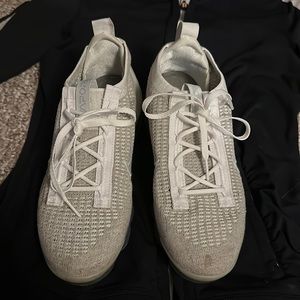 Nike Vapor Max - Worn a handful of times. I’m good condition